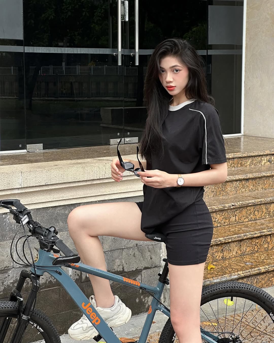 1 Á hậu tái hiện bộ váy táo bạo của Hoa hậu Thanh Thuỷ, nhan sắc có đủ 