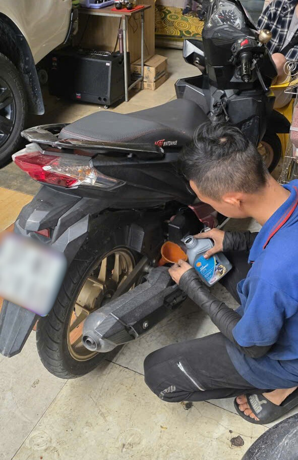 Bí quyết chọn dầu nhớt chống “đường khó” tài xế nào cũng nên biết từ thợ máy- Ảnh 3.