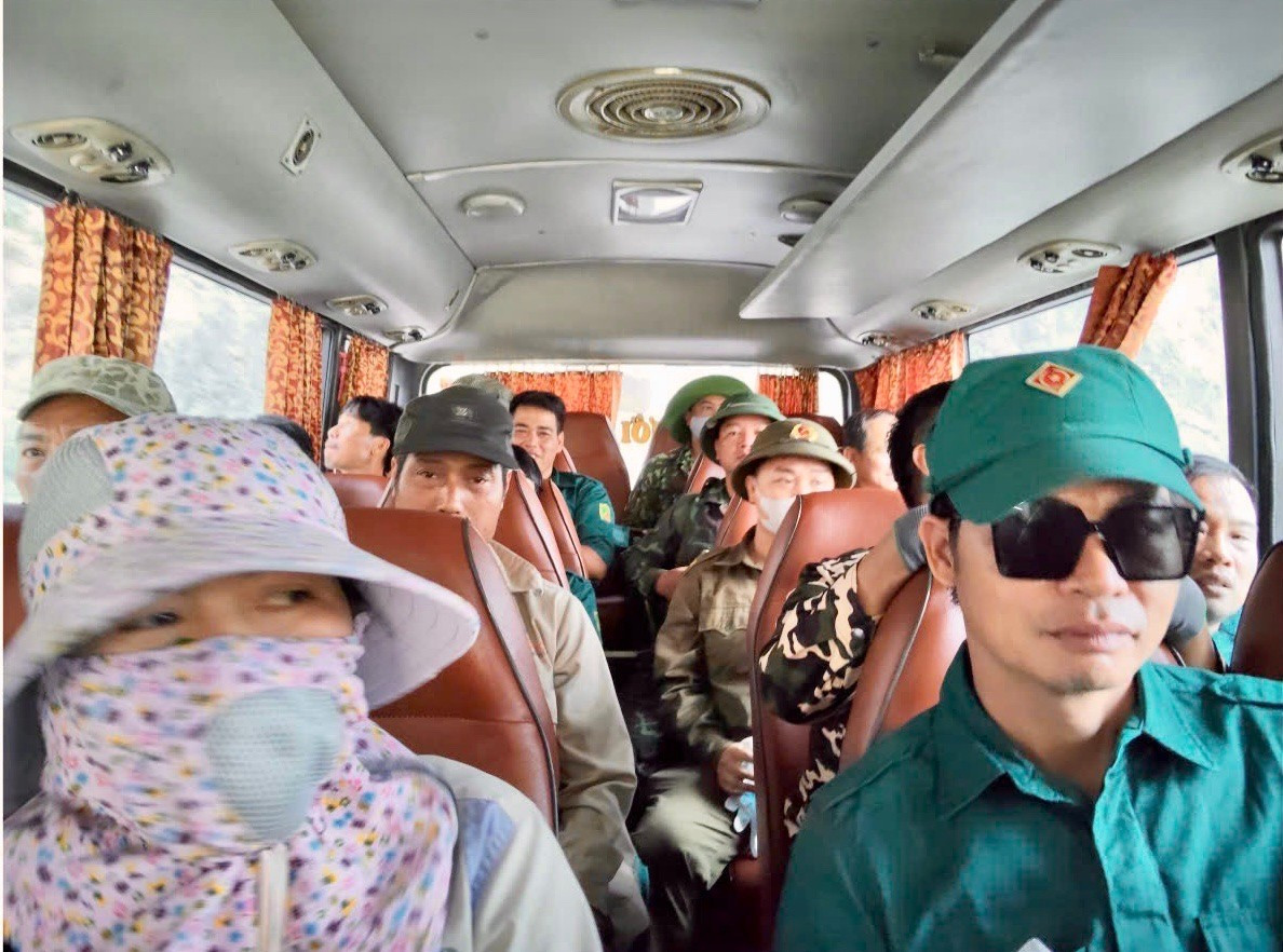 Một phụ nữ mất tích bí ẩn ở Ninh Bình: Dân làng mang theo sữa, bánh mì vượt núi xuyên rừng tìm kiếm- Ảnh 2.