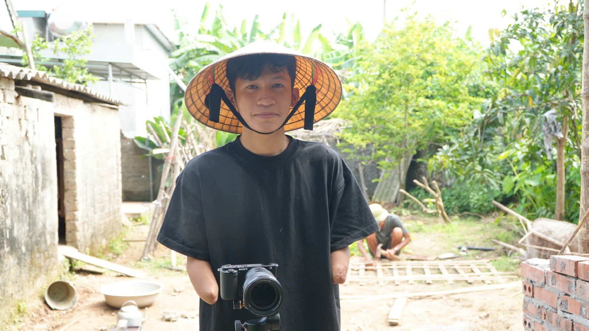 Mâm cơm nhà của chàng trai 22 tuổi, cụt cả 2 tay ở Nghệ An: "Được sống là may mắn lớn"- Ảnh 4.