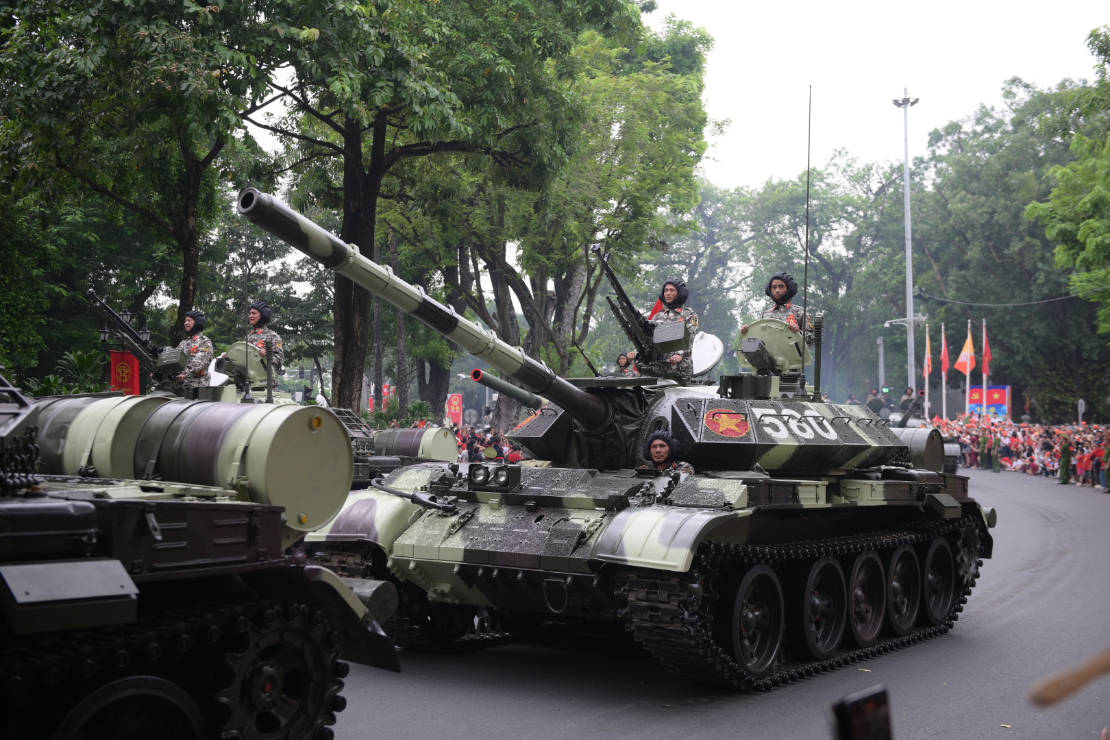 Trang bị "nhỏ mà có võ" giúp dàn khí tài hạng nặng của QĐND Việt Nam lướt đi trên các tuyến phố Thủ đô- Ảnh 1.