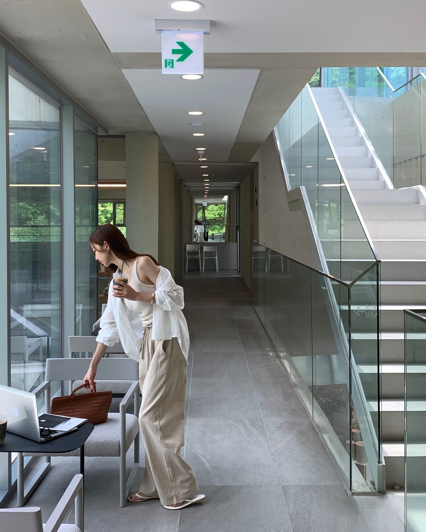5 mẫu quần ống rộng dẫn đầu xu hướng mùa thu 2025, có hết là yên tâm mặc đẹp- Ảnh 8.