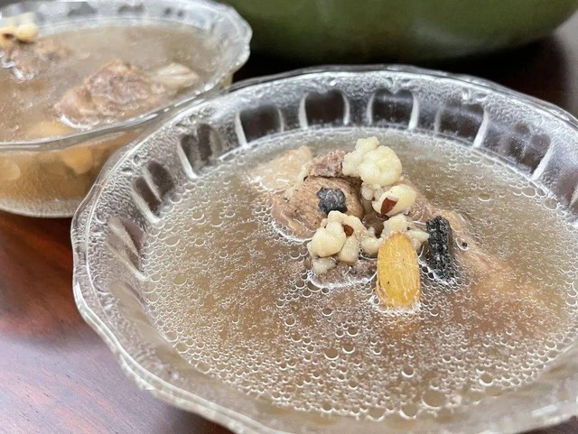 Người phụ nữ tử vong vì đột quỵ: Bác sĩ chỉ ra 1 sai lầm tai hại khi ăn canh- Ảnh 2. Người phụ nữ tử vong vì đột quỵ: Bác sĩ chỉ ra 1 sai lầm tai hại khi ăn canh- Ảnh 2.