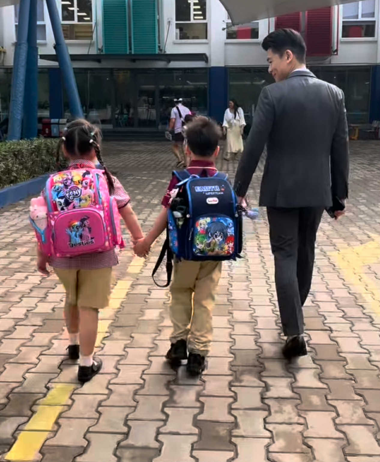 "Bố đơn thân nghìn tỷ" nhà bầu Hiển phong độ đón sinh nhật, visual tổng tài "bỉm sữa" gây sốt- Ảnh 3.