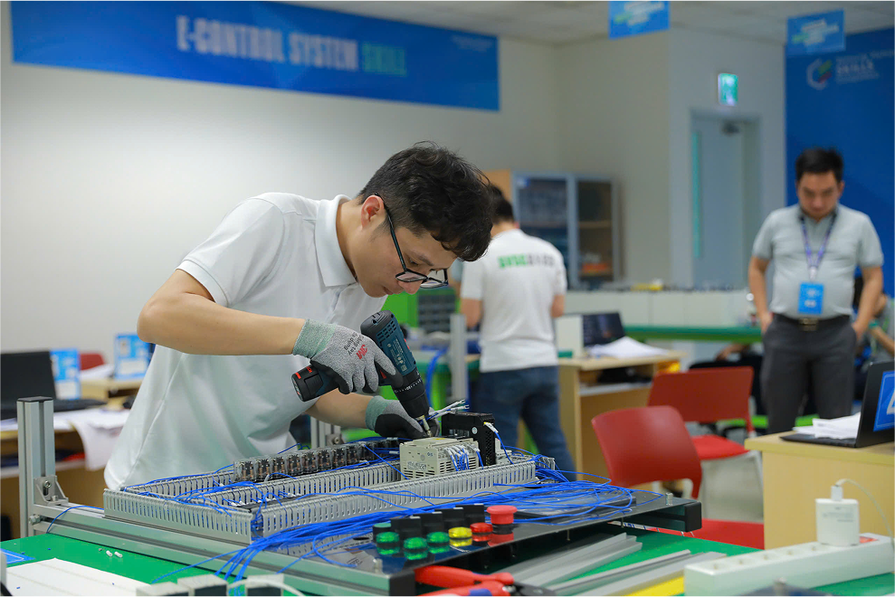 Chủ tịch Samsung Đông Nam Á & Châu Đại Dương khẳng định cam kết nhằm tạo ra AI bền vững và có đạo đức trước thềm BCA 2025- Ảnh 15. Chủ tịch Samsung Đông Nam Á & Châu Đại Dương khẳng định cam kết nhằm tạo ra AI bền vững và có đạo đức trước thềm BCA 2025- Ảnh 15.