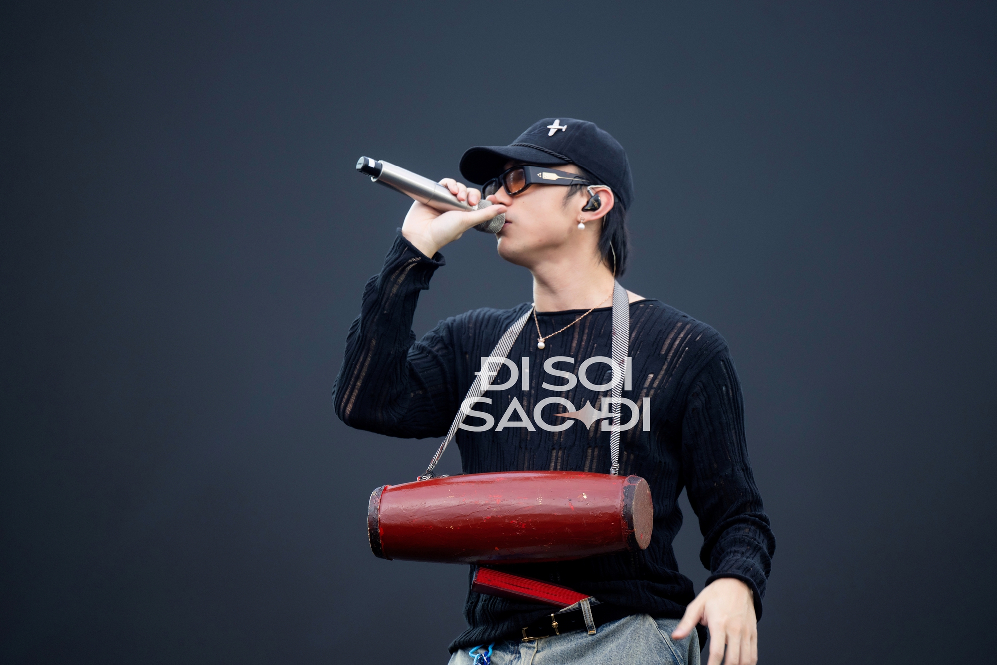 8Wonder 2025 trước giờ G: SOOBIN mặt mộc đi tổng duyệt, J Balvin rủ tlinh xuống phố làm 1 việc không ngờ tới!- Ảnh 2.