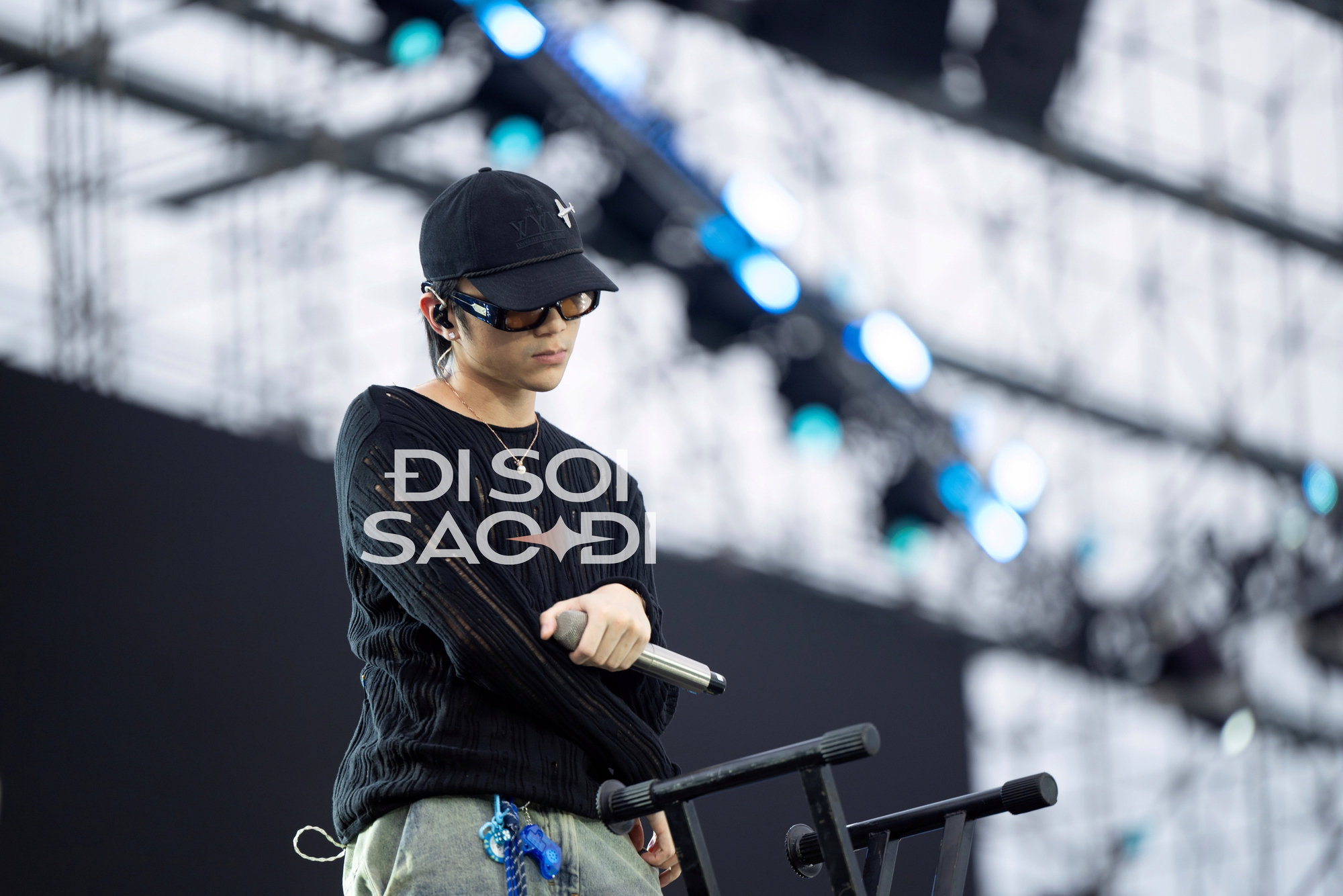 8Wonder 2025 trước giờ G: SOOBIN mặt mộc đi tổng duyệt, J Balvin rủ tlinh xuống phố làm 1 việc không ngờ tới!- Ảnh 4.