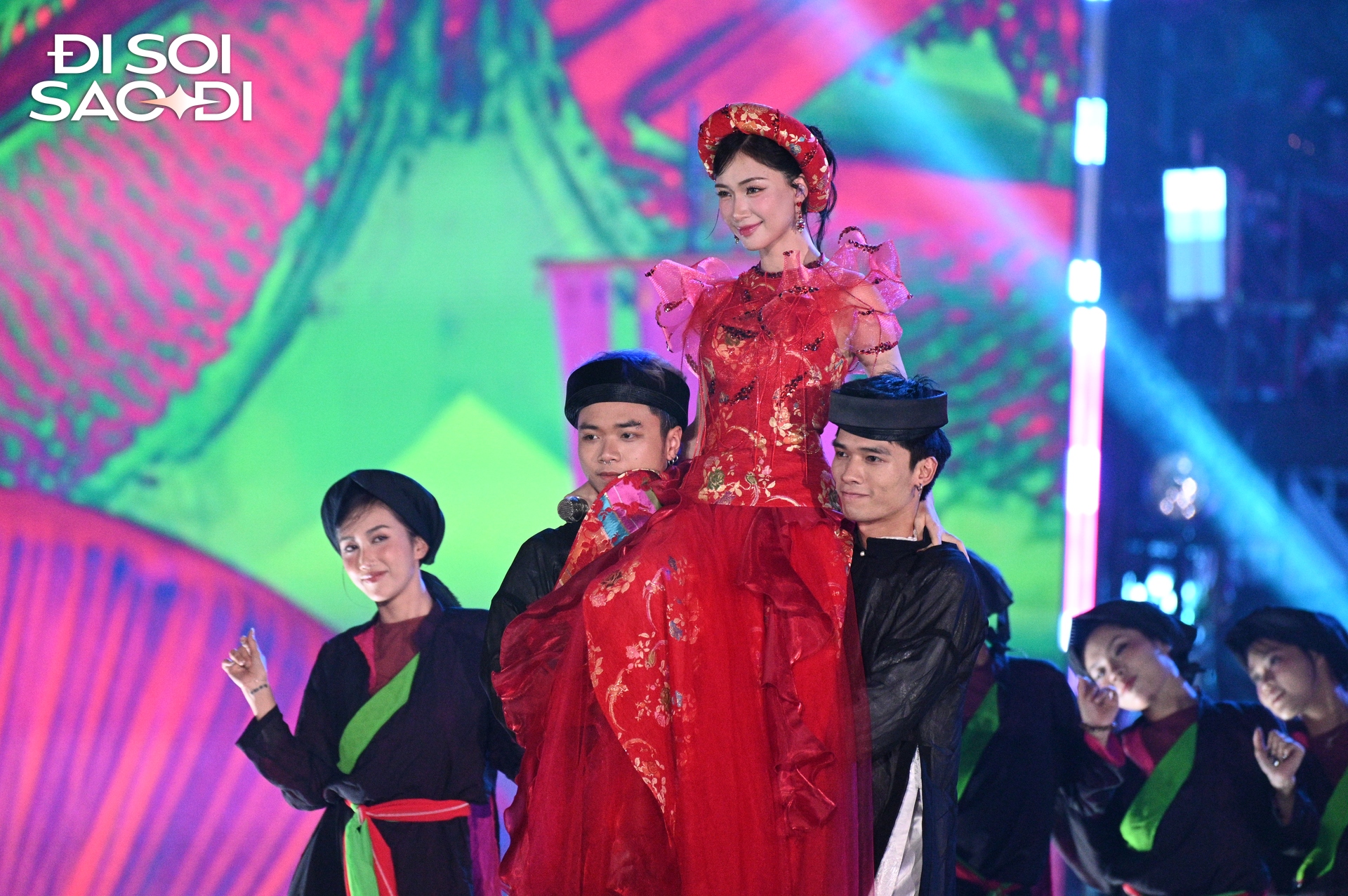Hoà Minzy gây xúc động tại 8Wonder: 