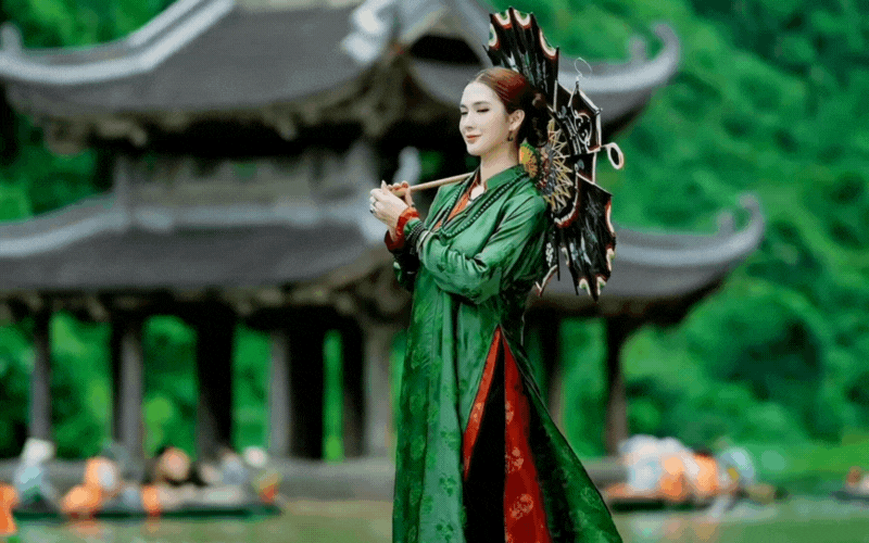 Ngọc Loan The Face hóa "tiên tử" nơi cảnh sắc non xanh nước biếc: Hóa ra là điểm du lịch nổi tiếng, chỉ cách Hà Nội khoảng 100km- Ảnh 3.