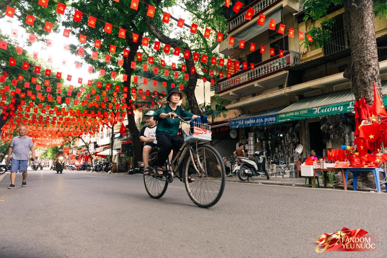 Hà Nội, những ngày đi dưới bóng cờ!- Ảnh 24.