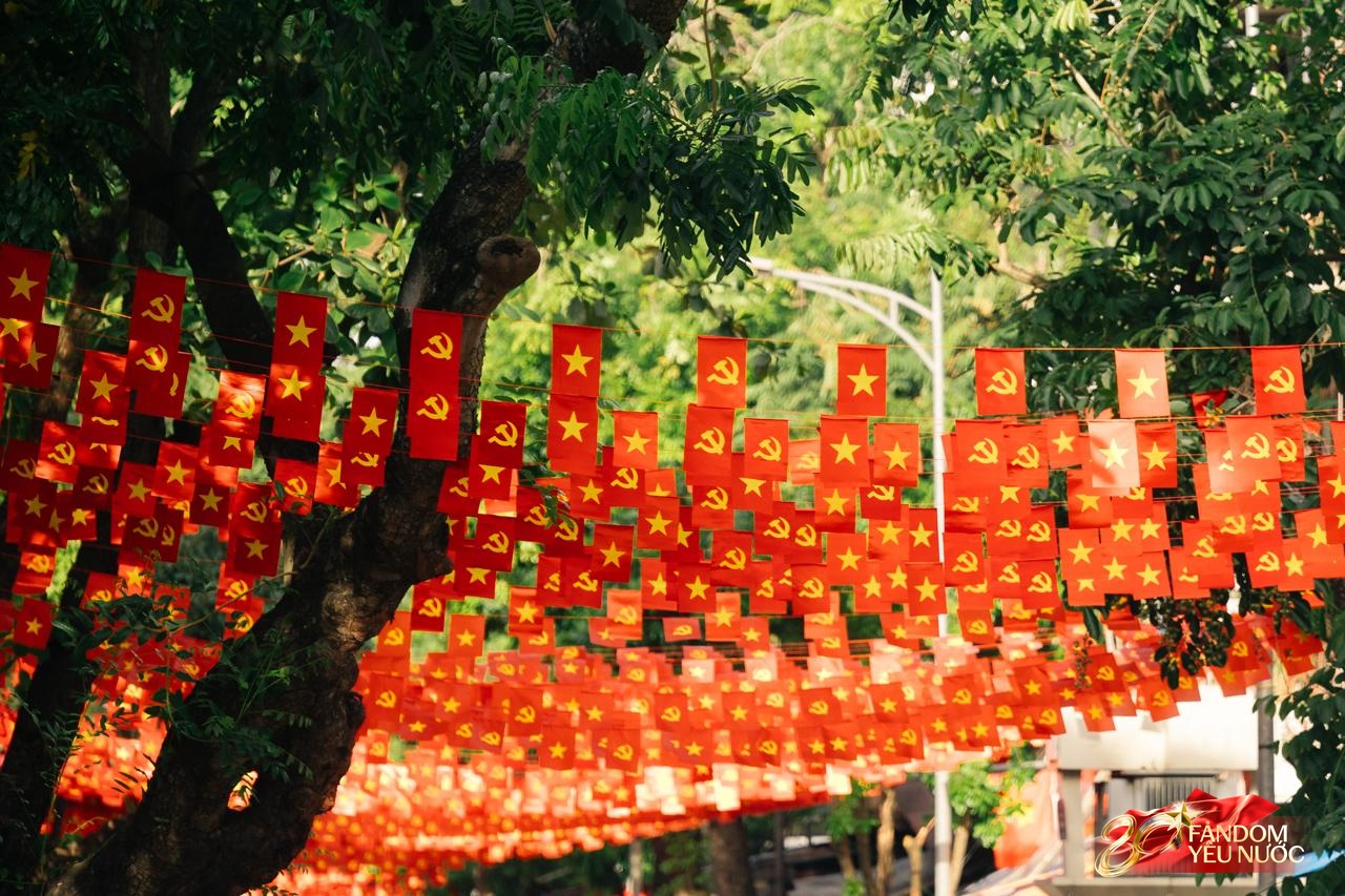 Hà Nội, những ngày đi dưới bóng cờ!- Ảnh 3.