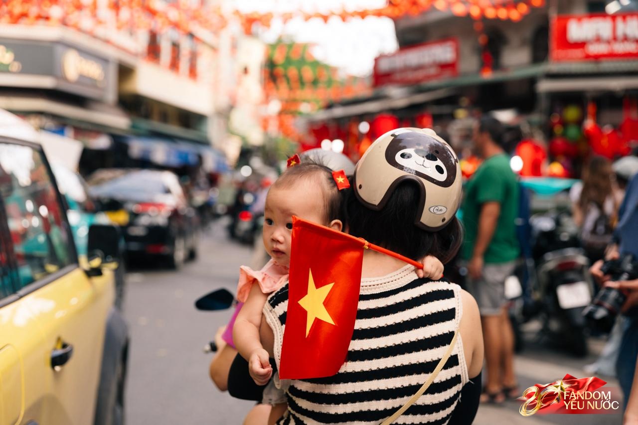 Hà Nội, những ngày đi dưới bóng cờ!- Ảnh 10.