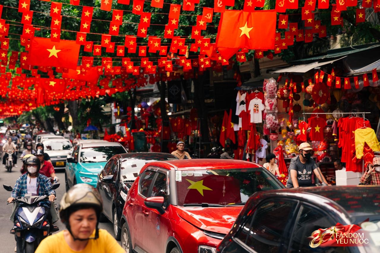 Hà Nội, những ngày đi dưới bóng cờ!- Ảnh 6.