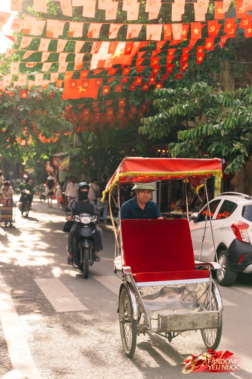 Hà Nội, những ngày đi dưới bóng cờ!- Ảnh 16.