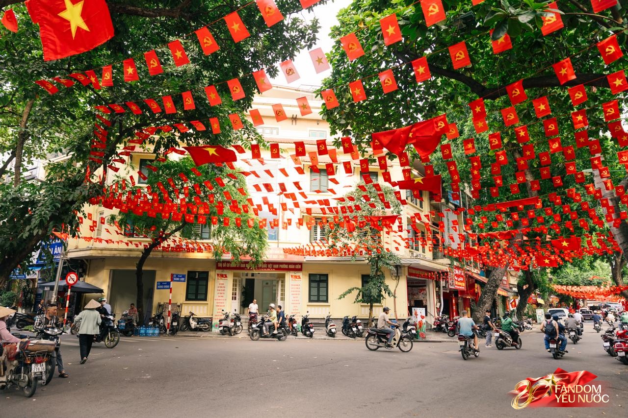 Hà Nội, những ngày đi dưới bóng cờ!- Ảnh 25.