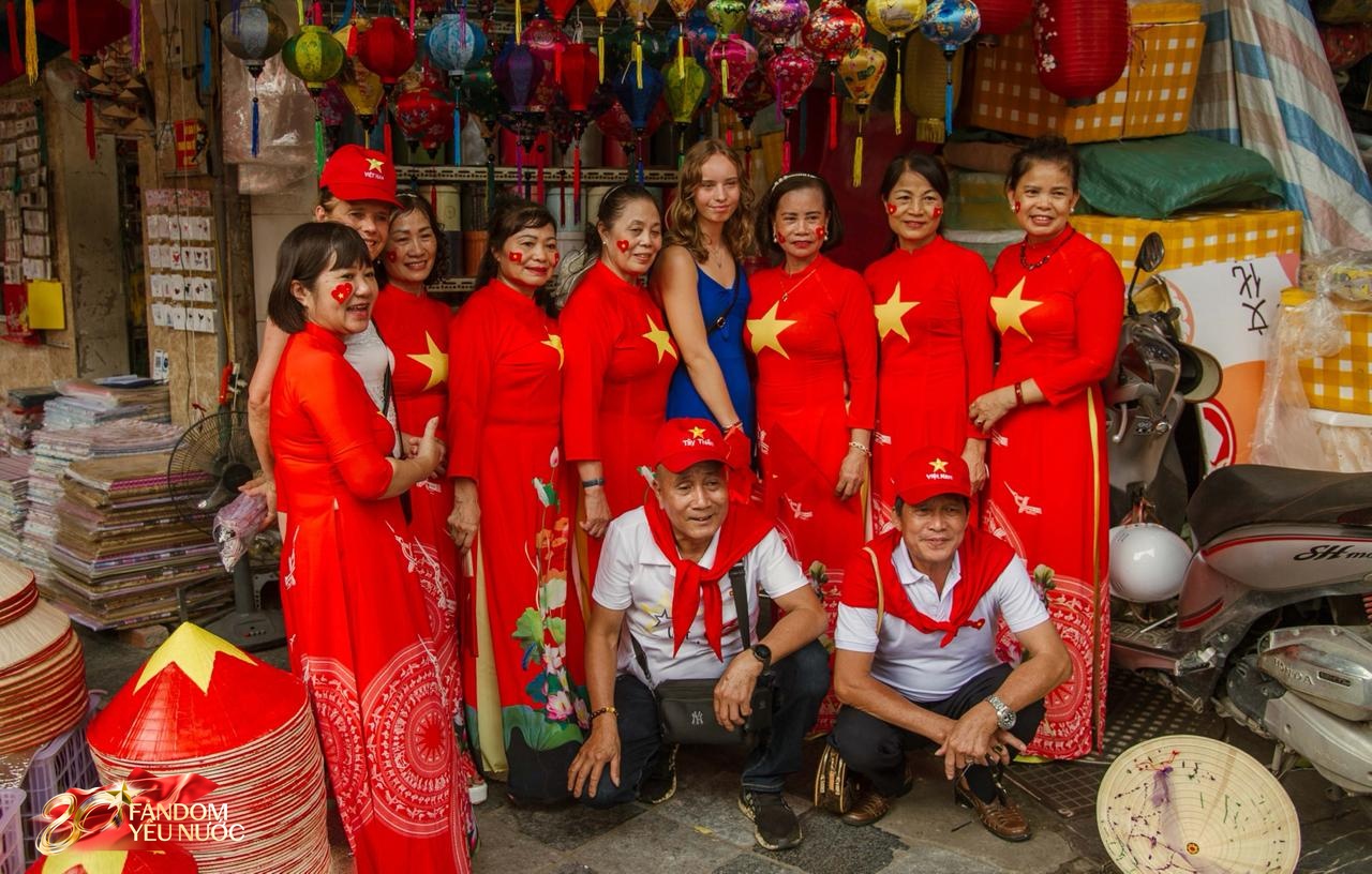 Hà Nội, những ngày đi dưới bóng cờ!- Ảnh 37.
