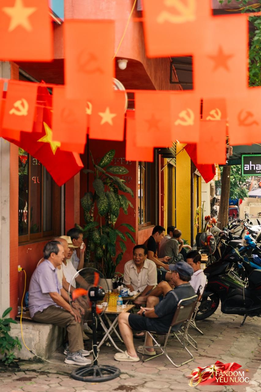 Hà Nội, những ngày đi dưới bóng cờ!- Ảnh 27.
