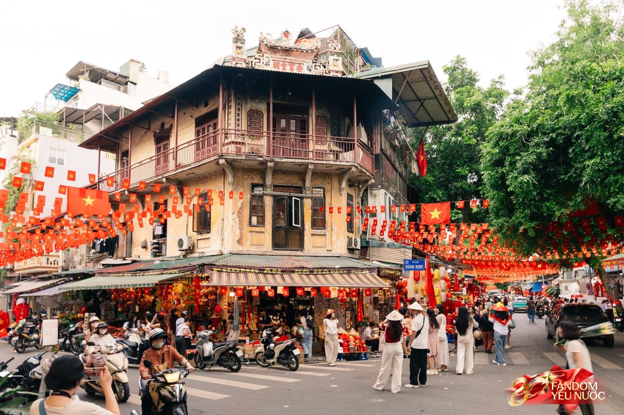Hà Nội, những ngày đi dưới bóng cờ!- Ảnh 11.