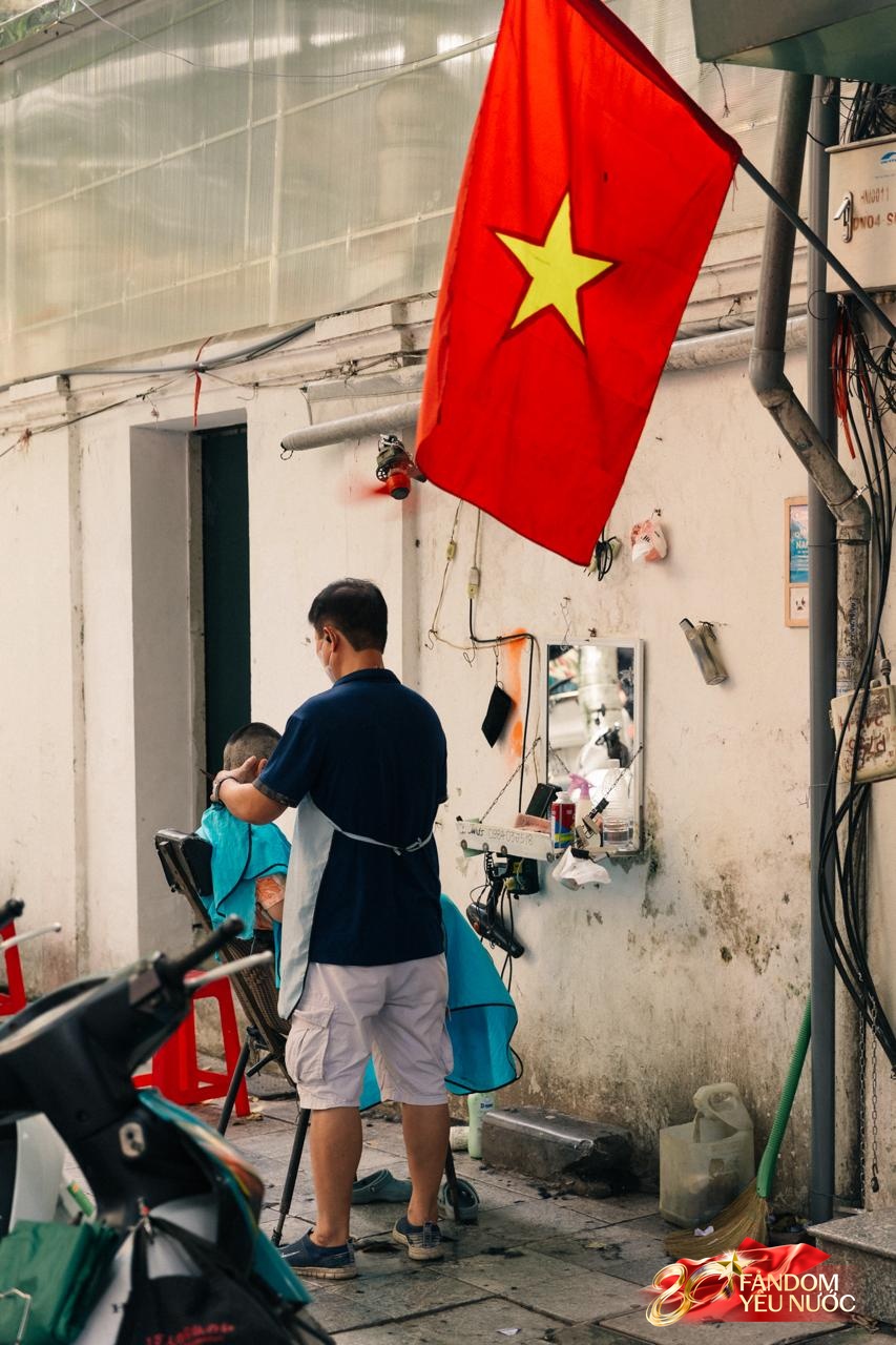 Hà Nội, những ngày đi dưới bóng cờ!- Ảnh 8.