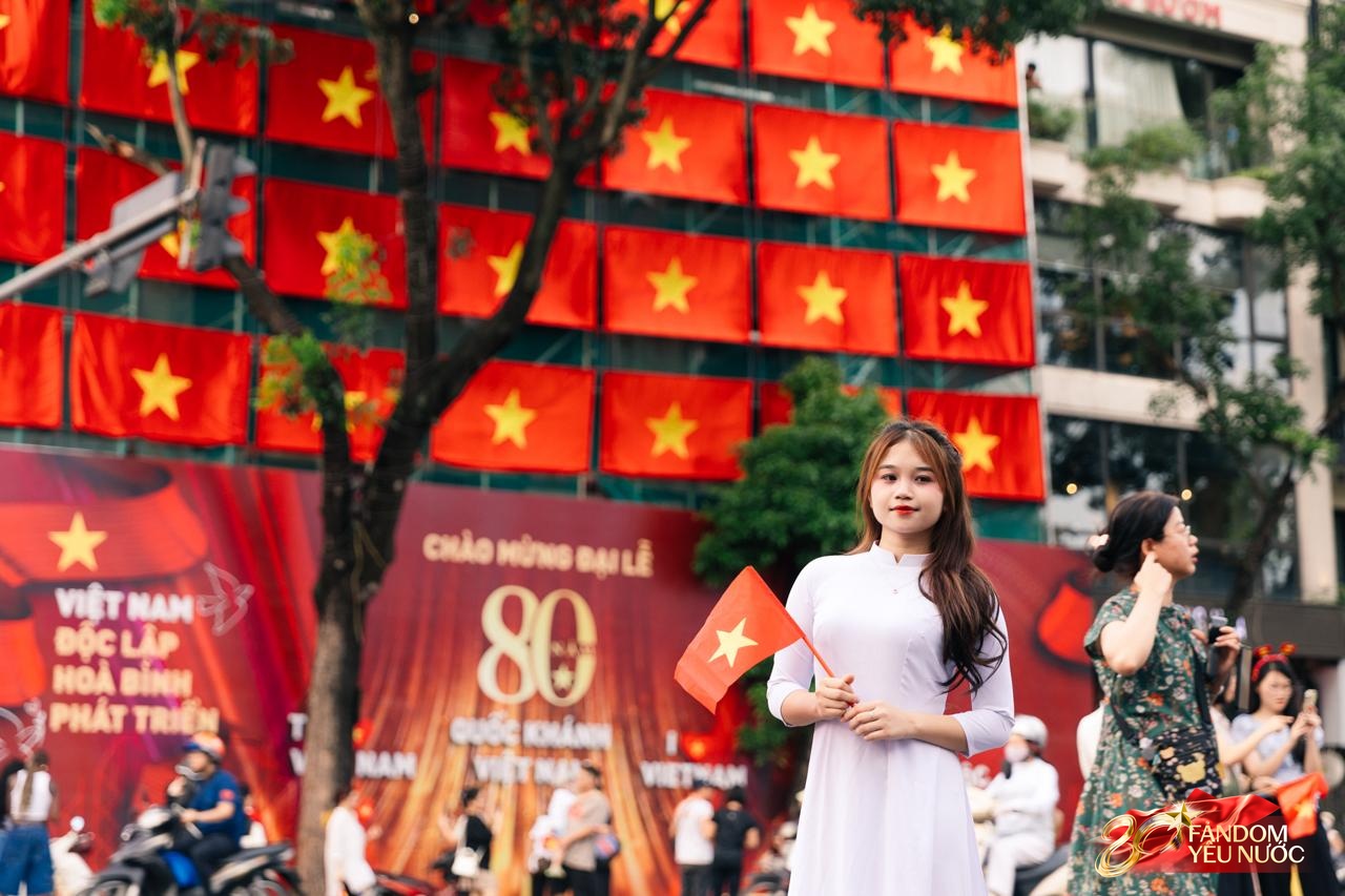 Hà Nội, những ngày đi dưới bóng cờ!- Ảnh 28.