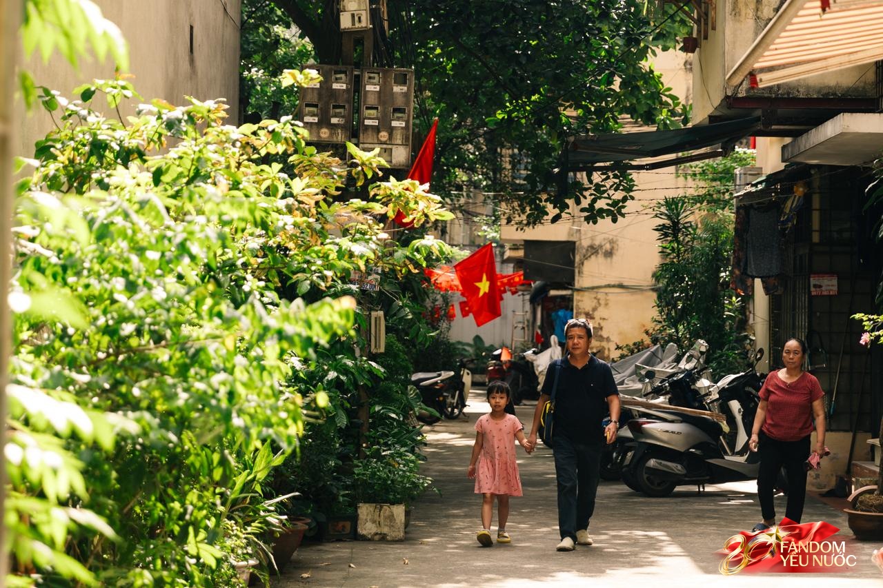 Hà Nội, những ngày đi dưới bóng cờ!- Ảnh 17.