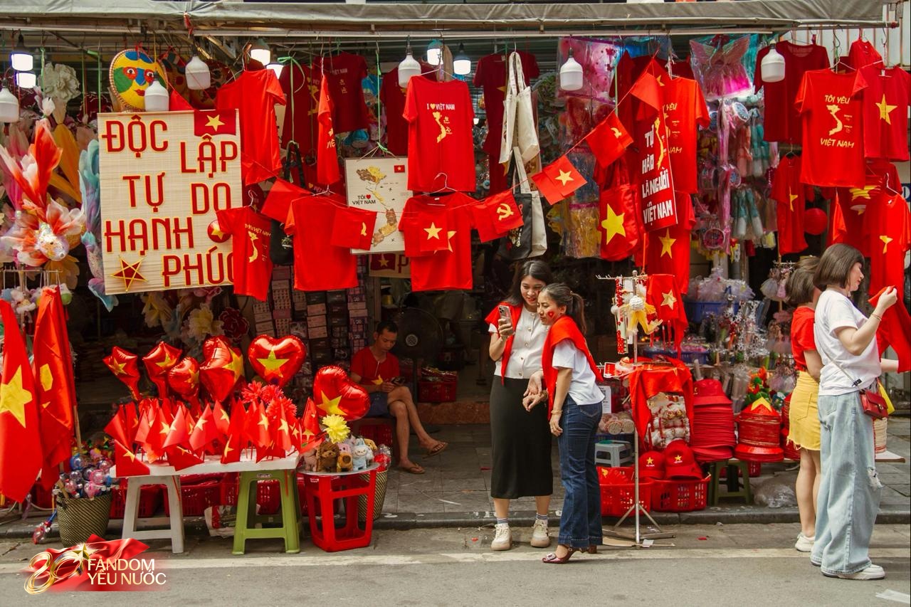 Hà Nội, những ngày đi dưới bóng cờ!- Ảnh 33.