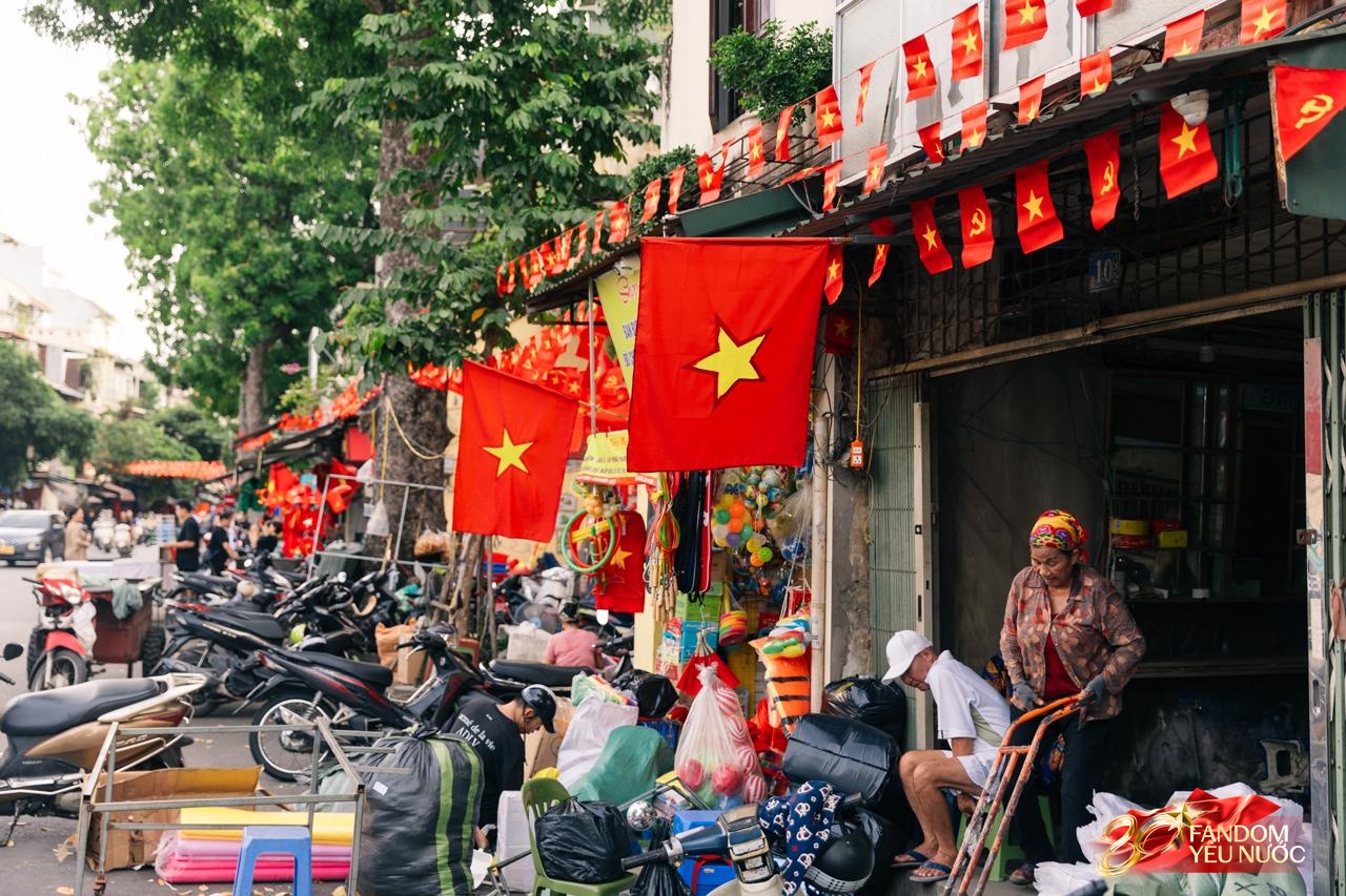 Hà Nội, những ngày đi dưới bóng cờ!- Ảnh 9.