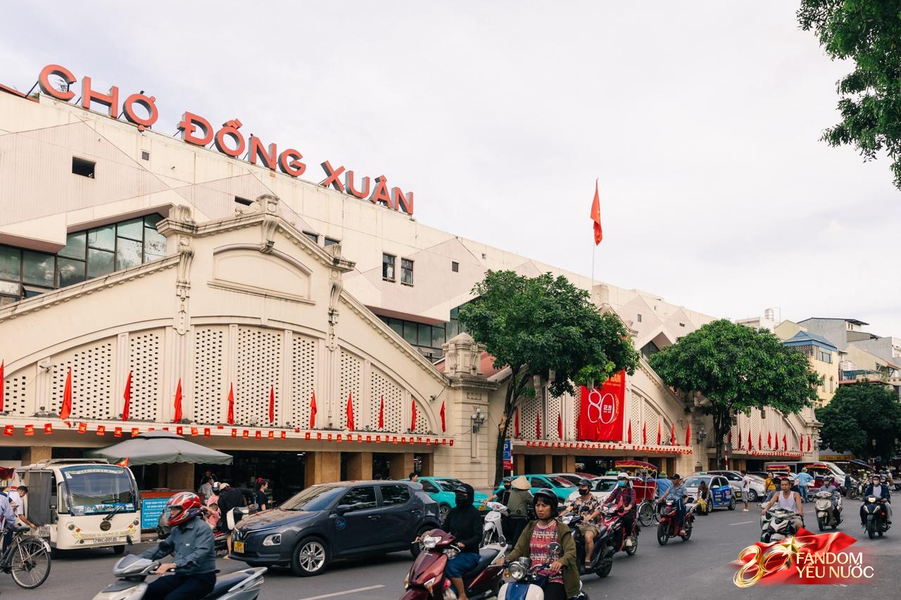 Hà Nội, những ngày đi dưới bóng cờ!- Ảnh 13.