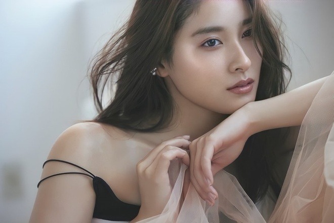 Để con gái liếm hàng hóa ở siêu thị rồi bỏ lại chỗ cũ, 1 mỹ nhân bị dân mạng 