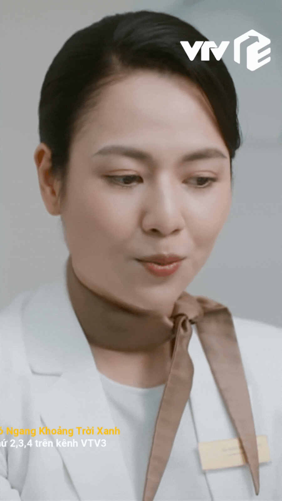 Cảnh “phú bà giả nghèo đi mua trang sức” trong Gió Ngang Khoảng Trời Xanh: Bản gốc xem đã bao nhiêu, bản remake bị chê nhiều bấy nhiêu- Ảnh 6. Cảnh “phú bà giả nghèo đi mua trang sức” trong Gió Ngang Khoảng Trời Xanh: Bản gốc xem đã bao nhiêu, bản remake bị chê nhiều bấy nhiêu- Ảnh 6.