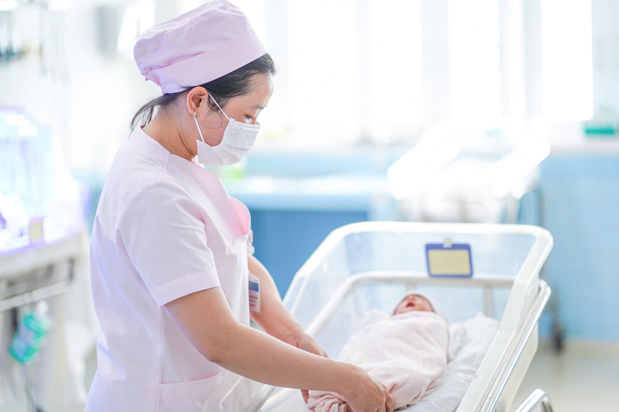Ca bệnh hy hữu: Mẹ mắc ung thư sinh con khỏe mạnh- Ảnh 2.