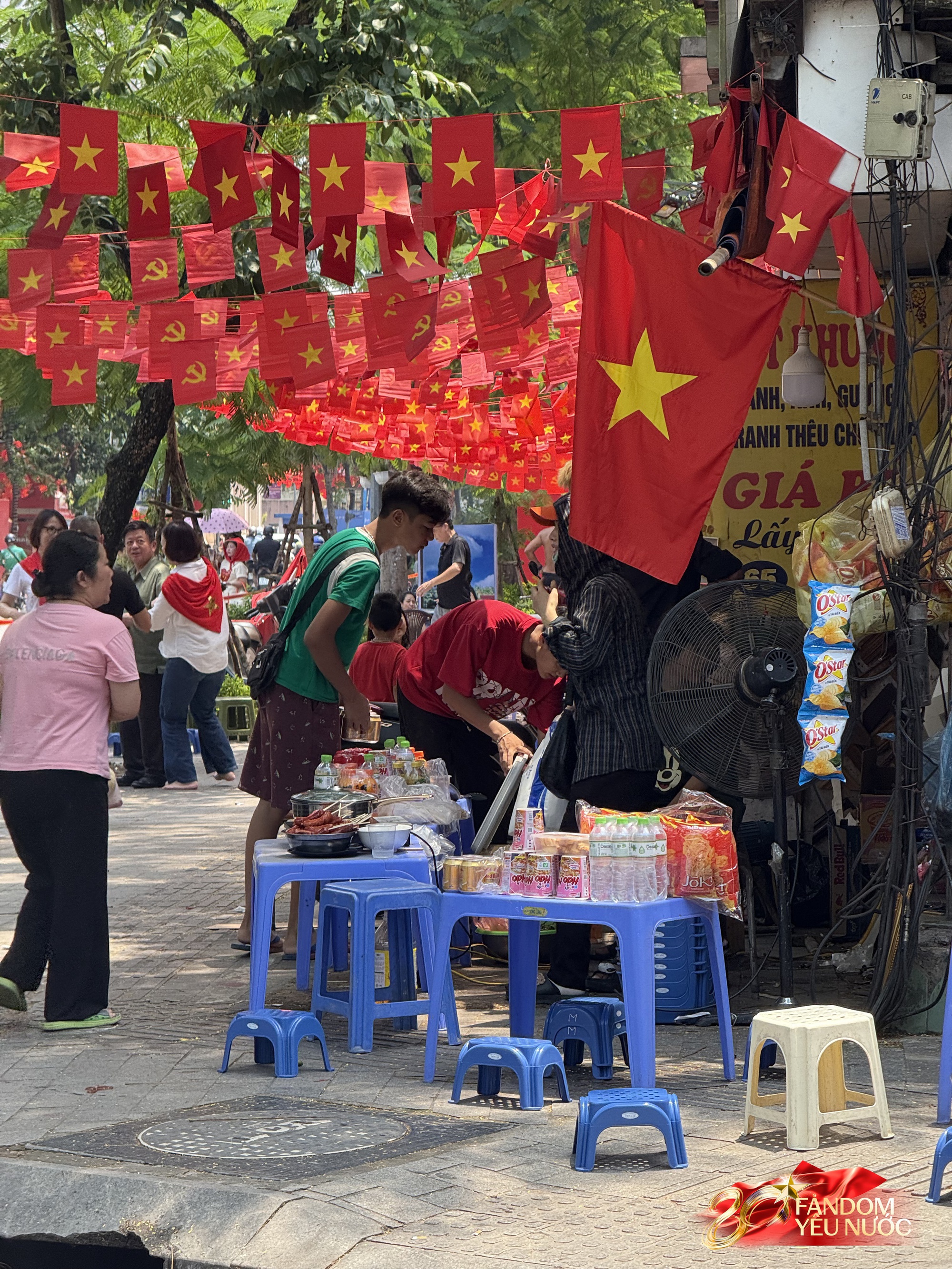Nhiều hàng quán cho thuê ghế xem diễu binh: 20k-30k/ghế view 