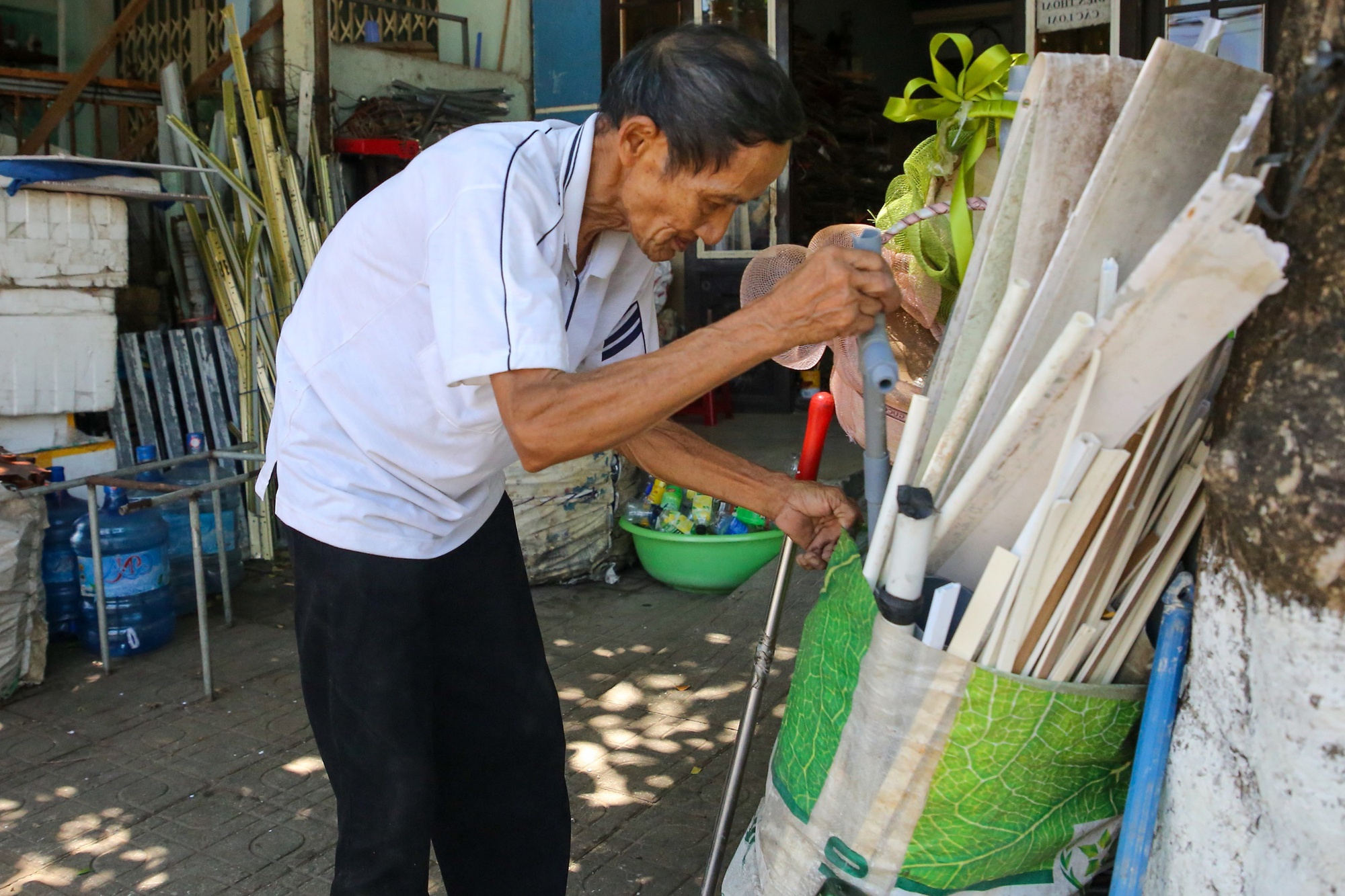 Nghĩa tình người dưng “ông câm, bà cụt” và chuyện hạnh phúc không tật nguyền ngỡ trong phim- Ảnh 6.