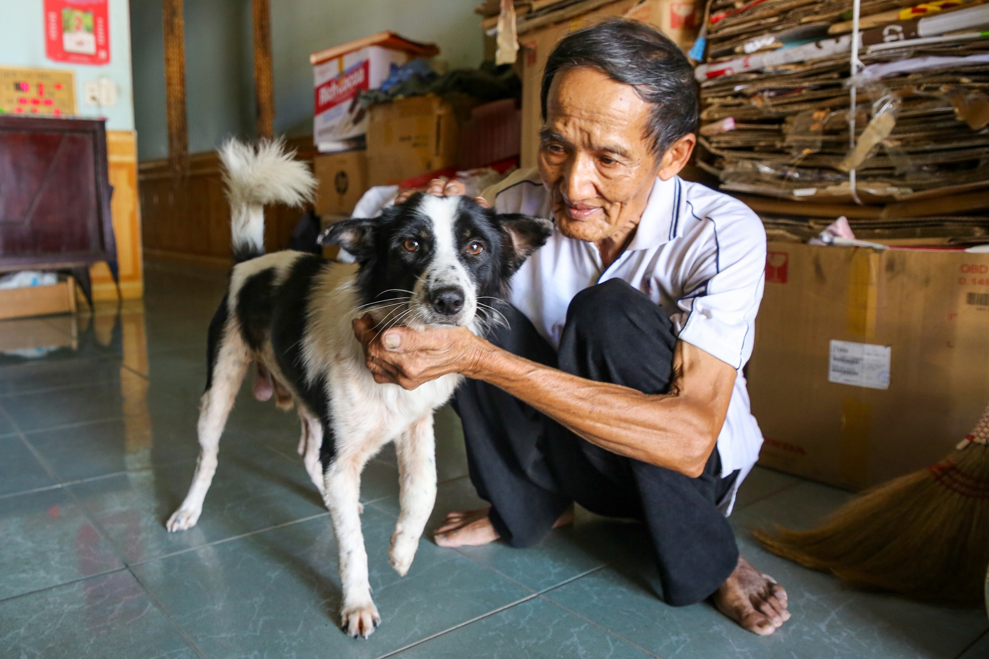 Nghĩa tình người dưng “ông câm, bà cụt” và chuyện hạnh phúc không tật nguyền ngỡ trong phim- Ảnh 3.