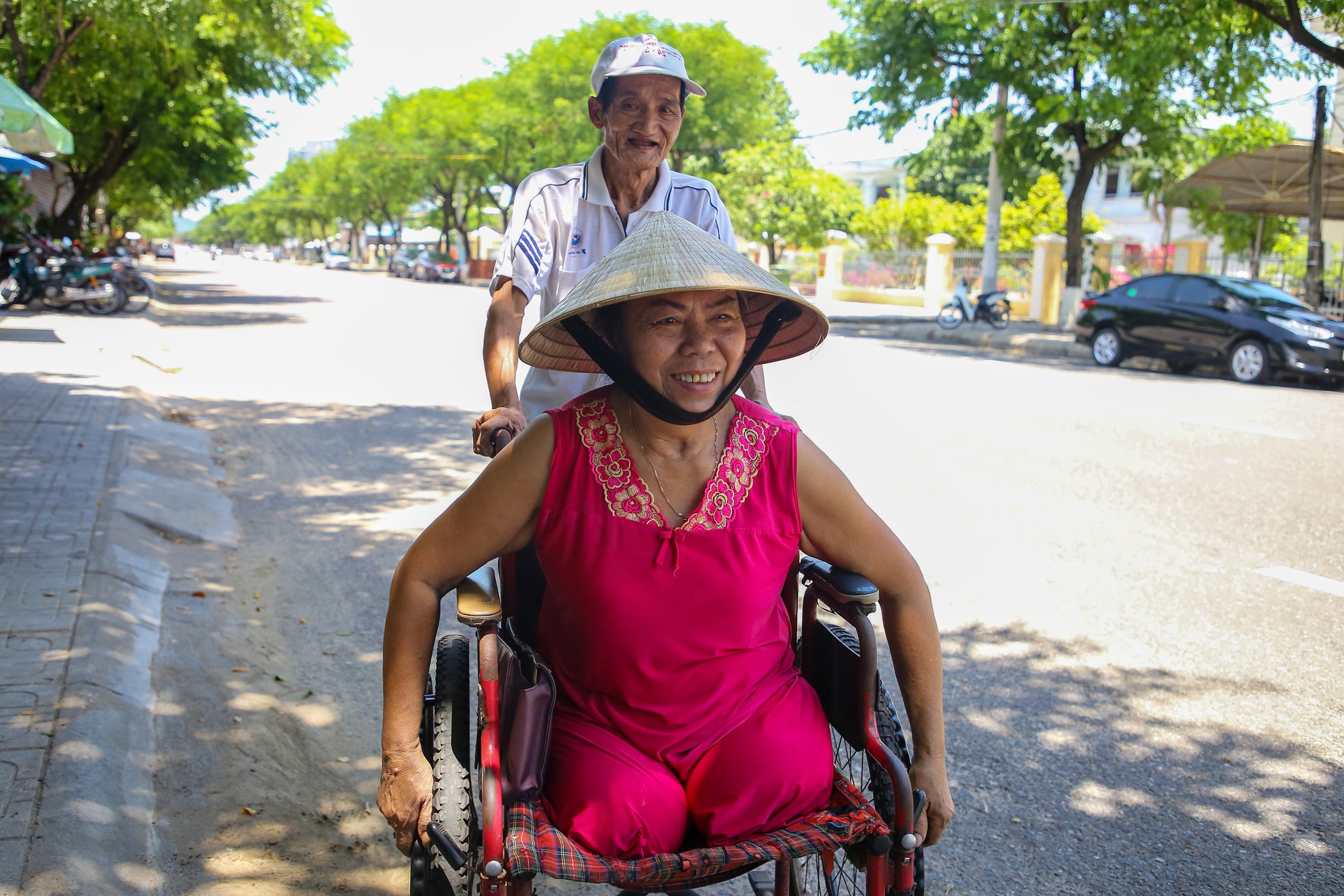 Nghĩa tình người dưng “ông câm, bà cụt” và chuyện hạnh phúc không tật nguyền ngỡ trong phim- Ảnh 8.