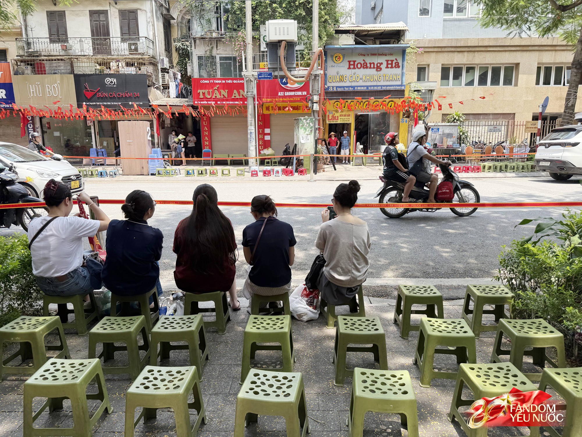 Nhiều hàng quán cho thuê ghế xem diễu binh: 20k-30k/ghế view 