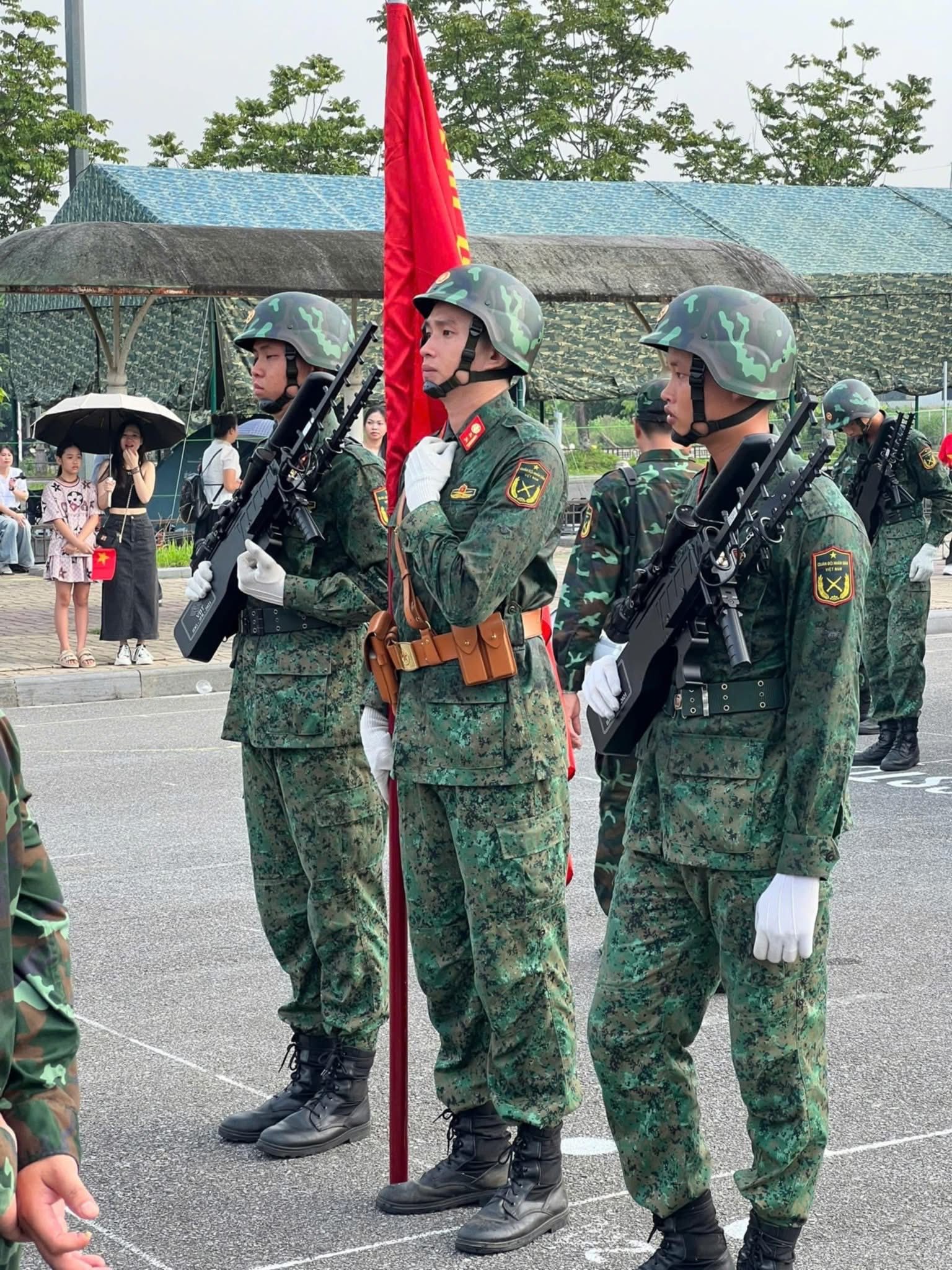Top 10 quân nhân "không lỗ hổng visual" được cả nước mê ở hiện tại- Ảnh 5.