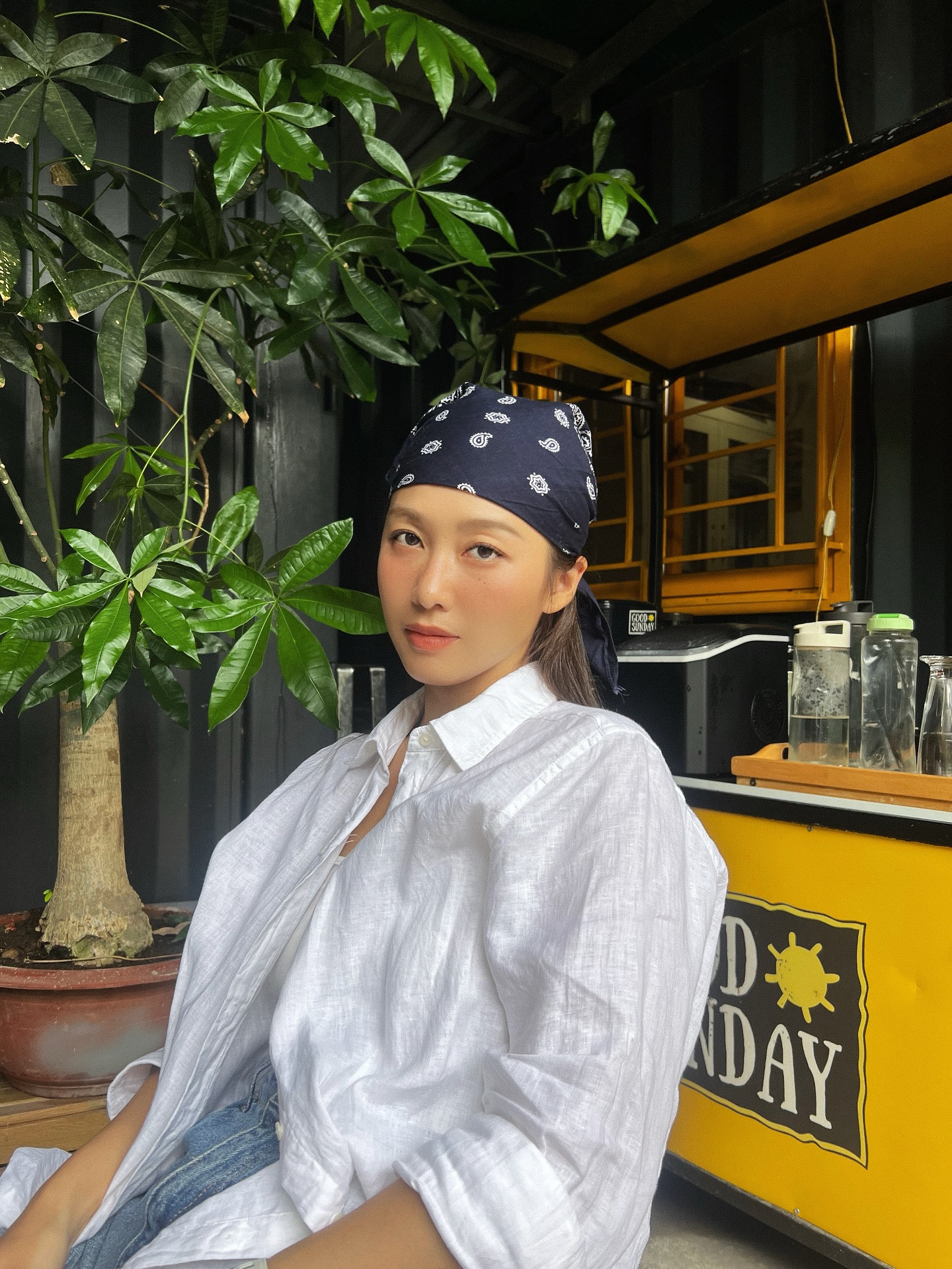 Nữ diễn viên mặc trang phục màu trắng đẹp tới từng set đồ- Ảnh 1.