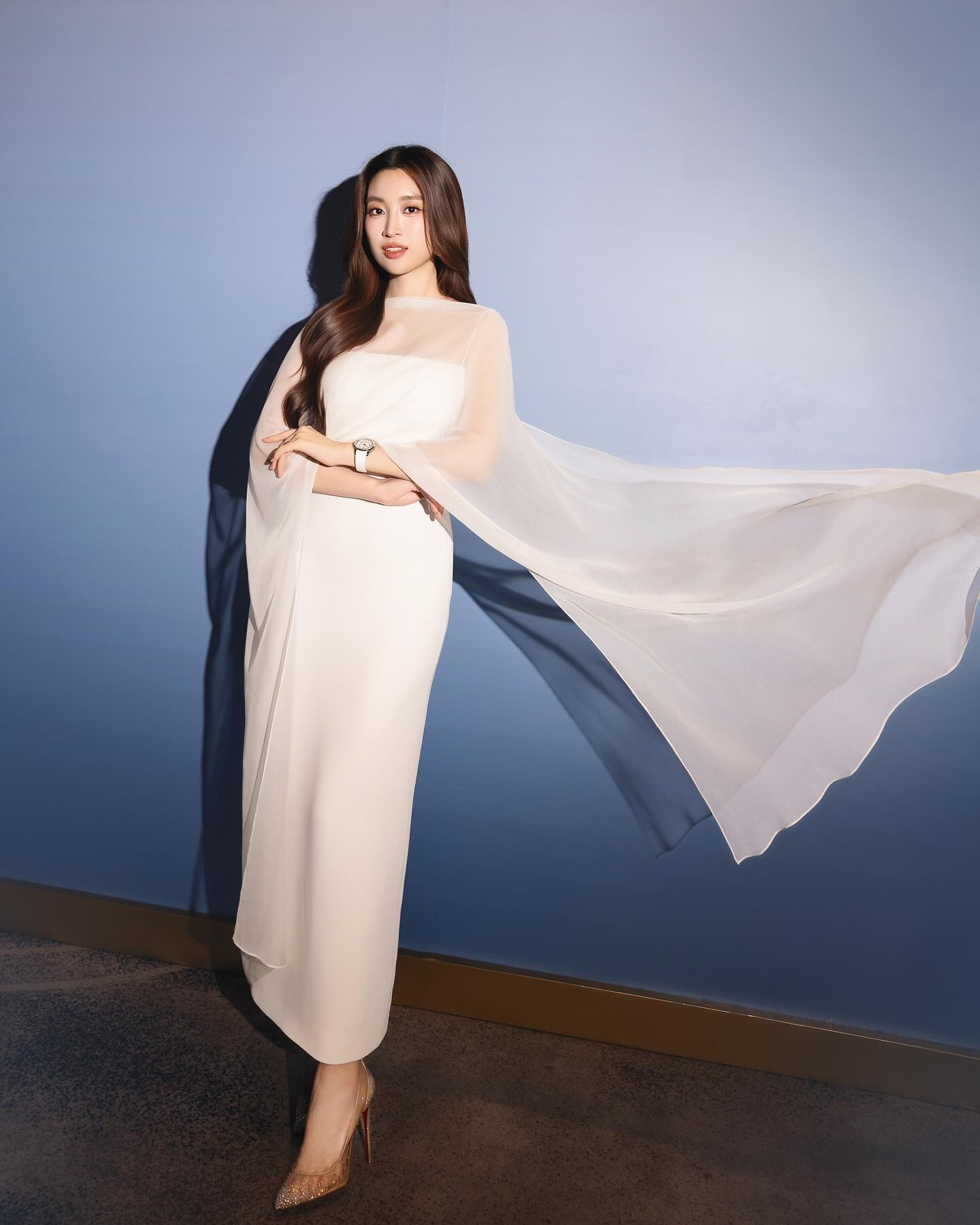 "Dâu hào môn" Đỗ Mỹ Linh lâu ngày mới tái xuất showbiz, khí chất ngút ngàn, Chủ tịch Hà Nội FC ủng hộ hết mình- Ảnh 2. "Dâu hào môn" Đỗ Mỹ Linh lâu ngày mới tái xuất showbiz, khí chất ngút ngàn, Chủ tịch Hà Nội FC ủng hộ hết mình- Ảnh 2.