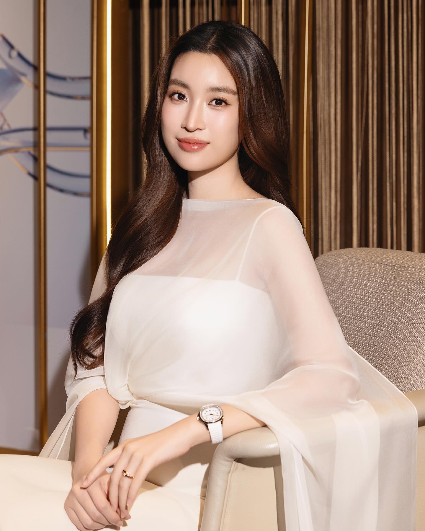 "Dâu hào môn" Đỗ Mỹ Linh lâu ngày mới tái xuất showbiz, khí chất ngút ngàn, Chủ tịch Hà Nội FC ủng hộ hết mình- Ảnh 6. "Dâu hào môn" Đỗ Mỹ Linh lâu ngày mới tái xuất showbiz, khí chất ngút ngàn, Chủ tịch Hà Nội FC ủng hộ hết mình- Ảnh 6.