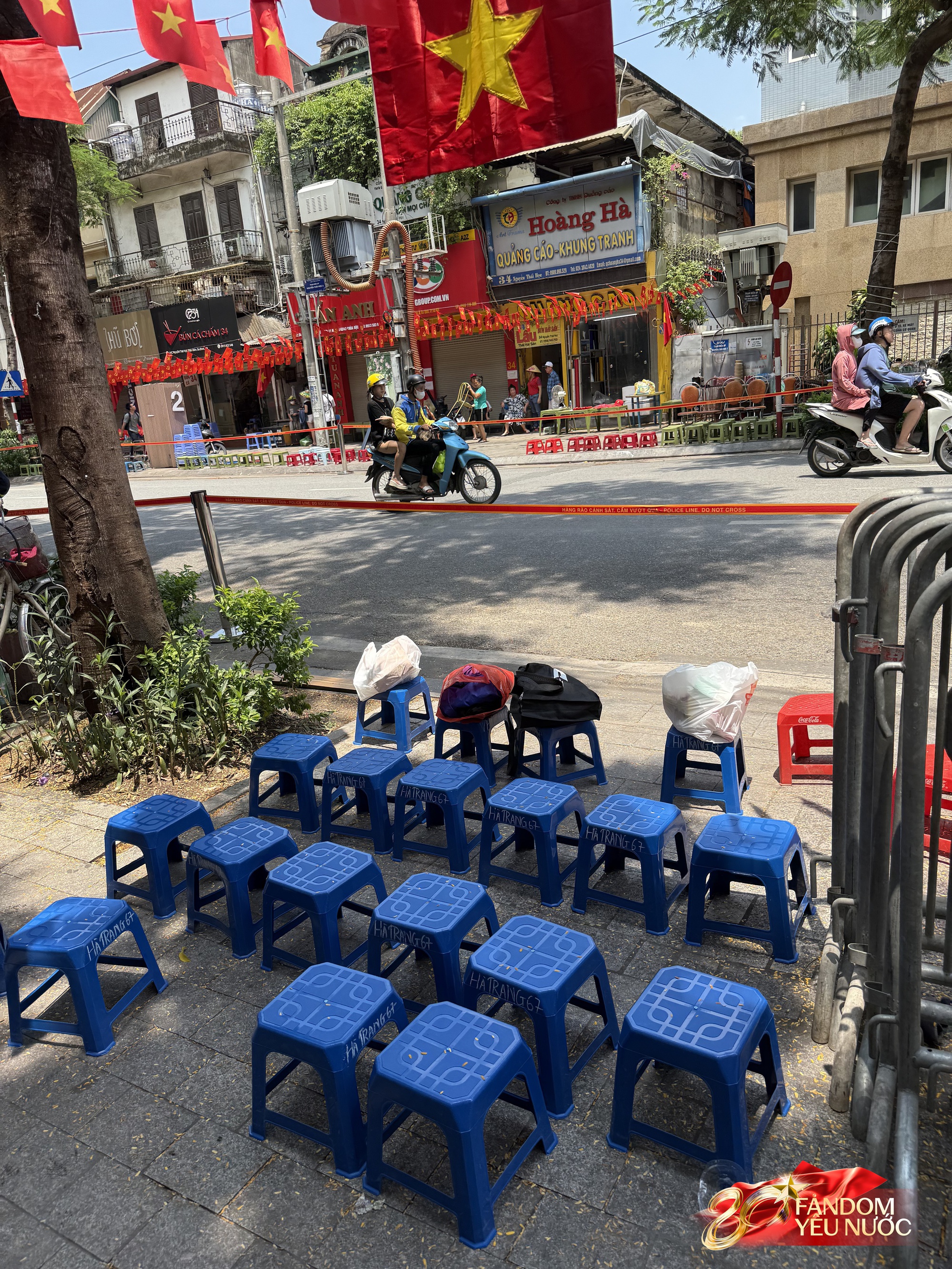 Nhiều hàng quán cho thuê ghế xem diễu binh: 20k-30k/ghế view 