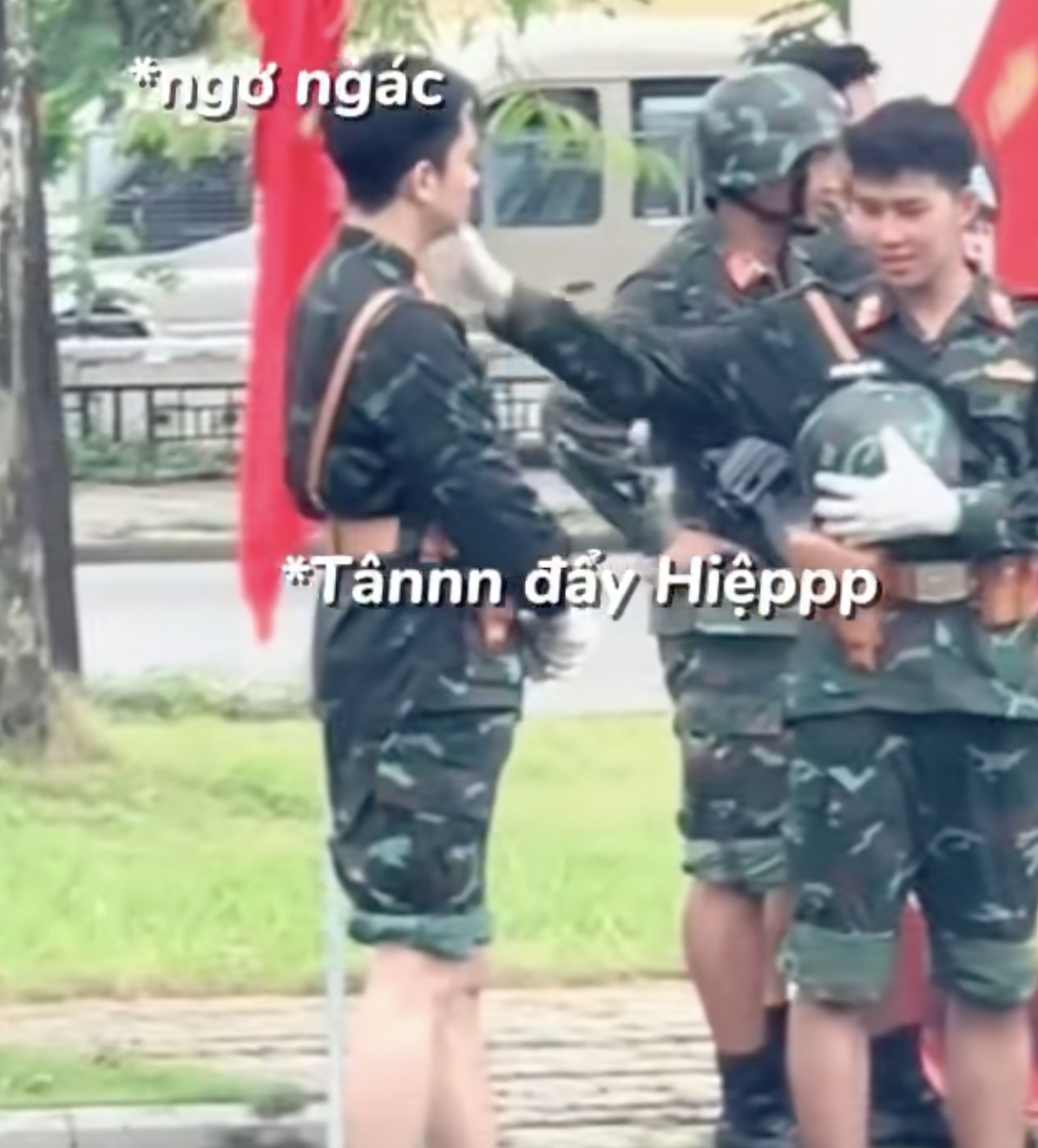 Zoom cận "khối trưởng khối ăn nói" có thần thái ngang ngửa Thượng uý Lê Hoàng Hiệp, lại còn chung khối- Ảnh 7. Zoom cận "khối trưởng khối ăn nói" có thần thái ngang ngửa Thượng uý Lê Hoàng Hiệp, lại còn chung khối- Ảnh 7.