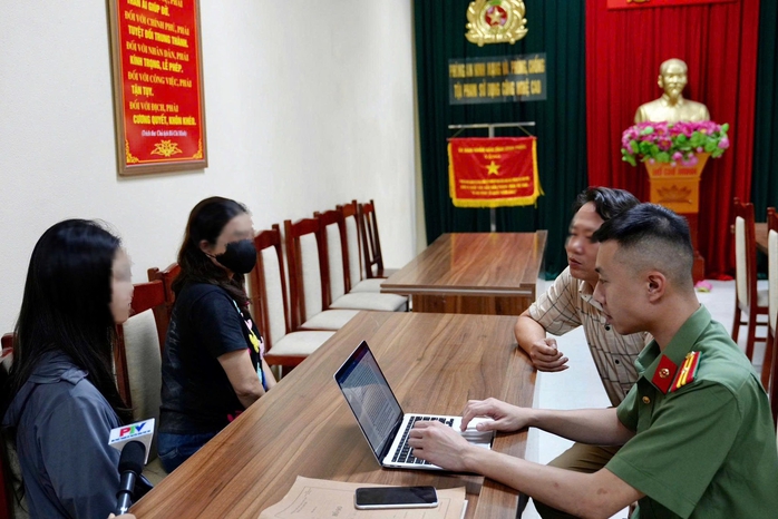 Cô gái 18 tuổi bị nhóm người lạ “bắt cóc online”, ép cởi quần áo để quay clip- Ảnh 1.