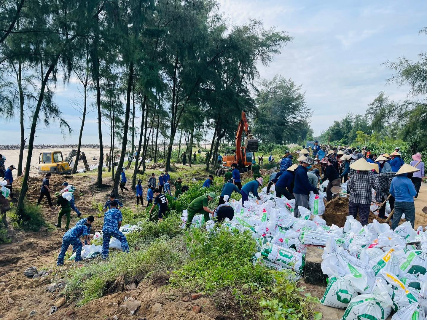 Ứng phó bão số 5: Hà Tĩnh di dời hơn 650 hộ dân đến nơi an toàn- Ảnh 2.