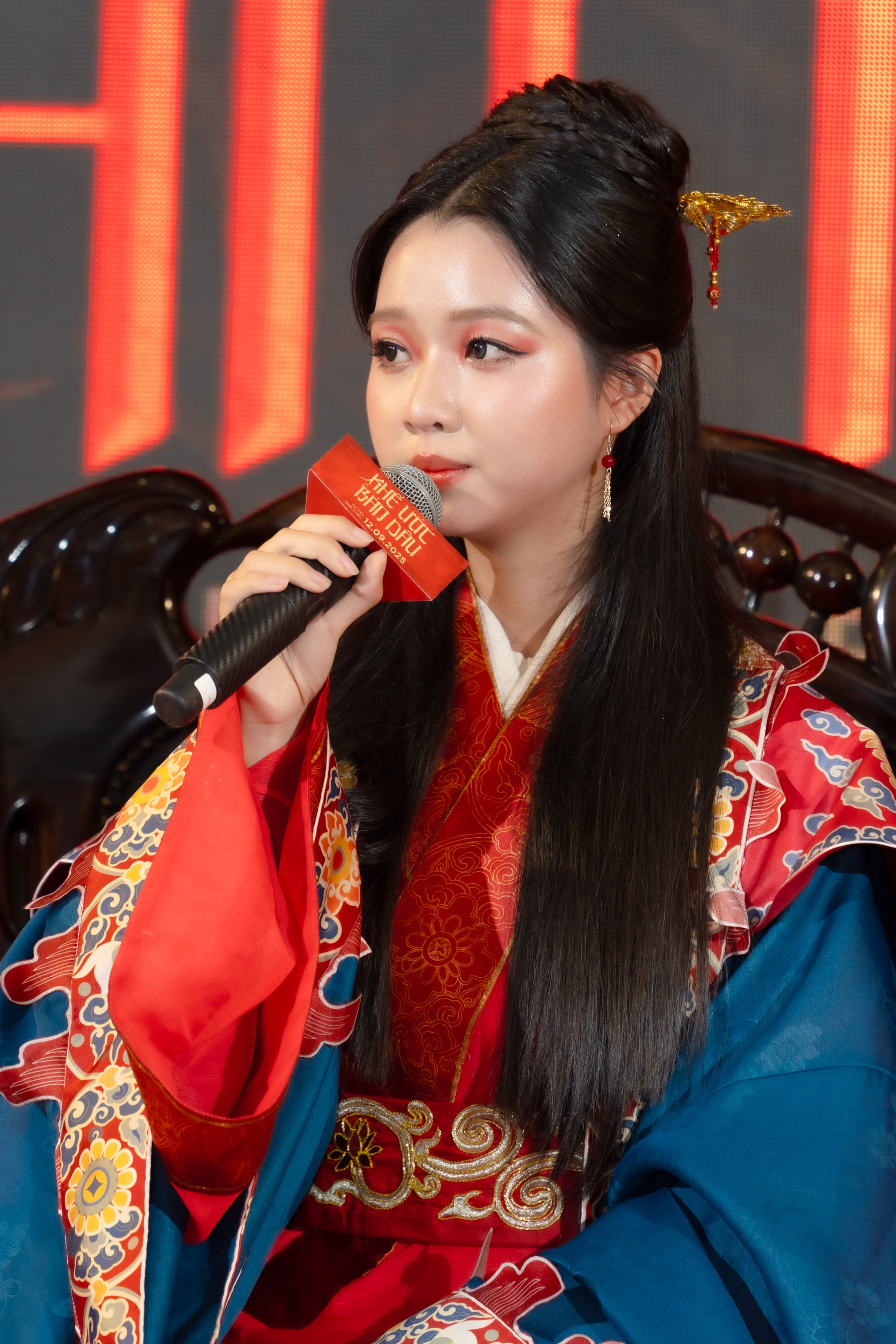 Cặp đôi Vbiz lệch 13 tuổi gây sốt MXH: Nhà trai đẹp top đầu showbiz, nhà gái cứ đóng phim là hot rần rần- Ảnh 5.