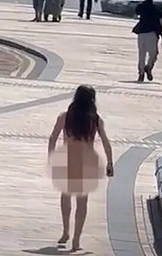 "Nữ hoàng phim teen" một thời: Bị bắt vì khỏa thân lang thang trên phố, giờ "dao kéo" đến mức không nhận ra- Ảnh 10.