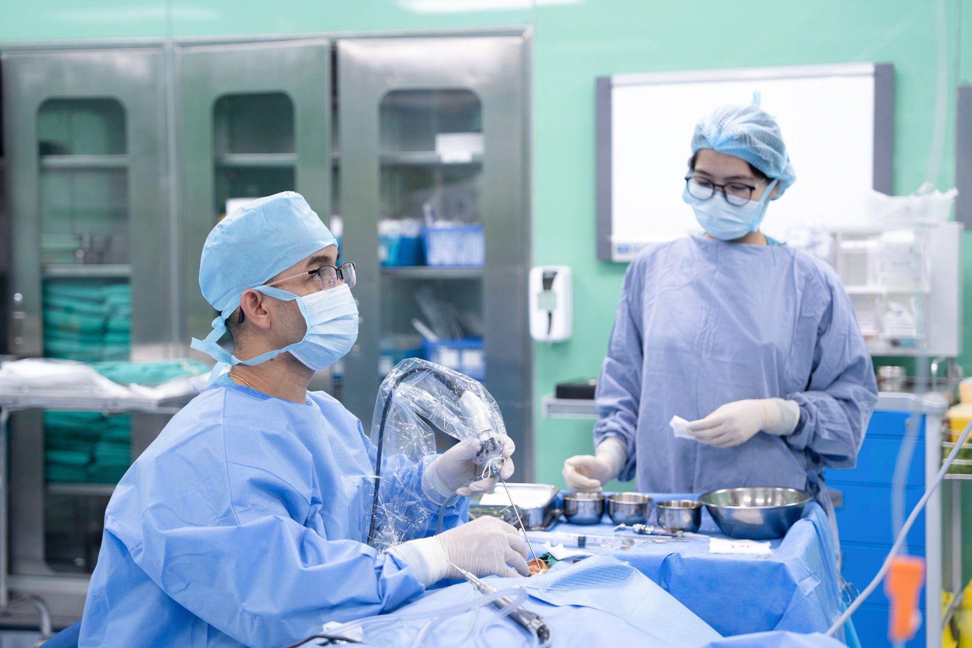 Tưởng viêm tai giữa ra là khối u Cholesteatoma chắn kín tai bé 3 tuổi- Ảnh 3.