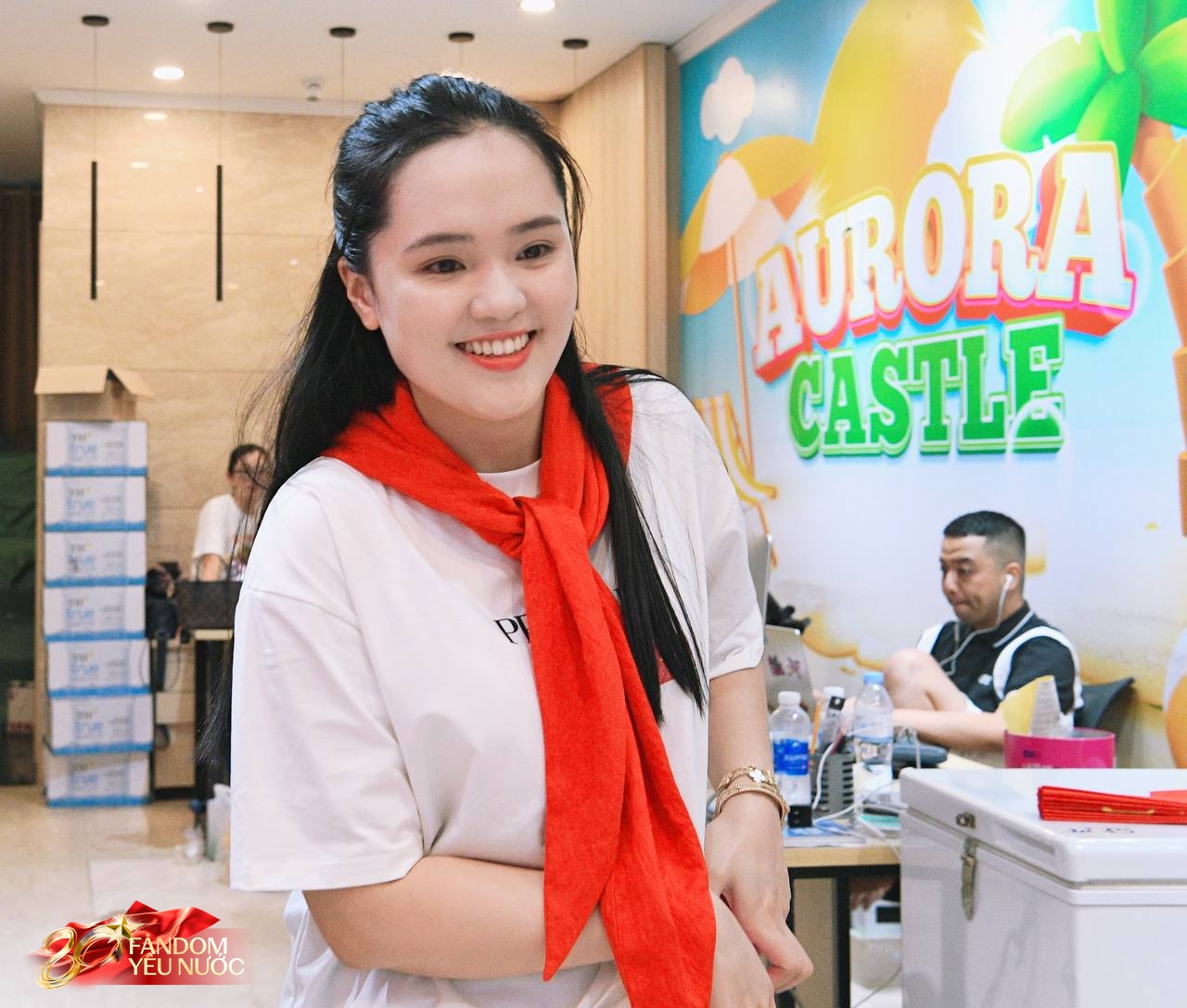 Phỏng vấn: Vợ Duy Mạnh - Văn Quyết dựng ô lớn cho người dân trú mưa khi xem tổng duyệt diễu binh, diễu hành A80- Ảnh 4.