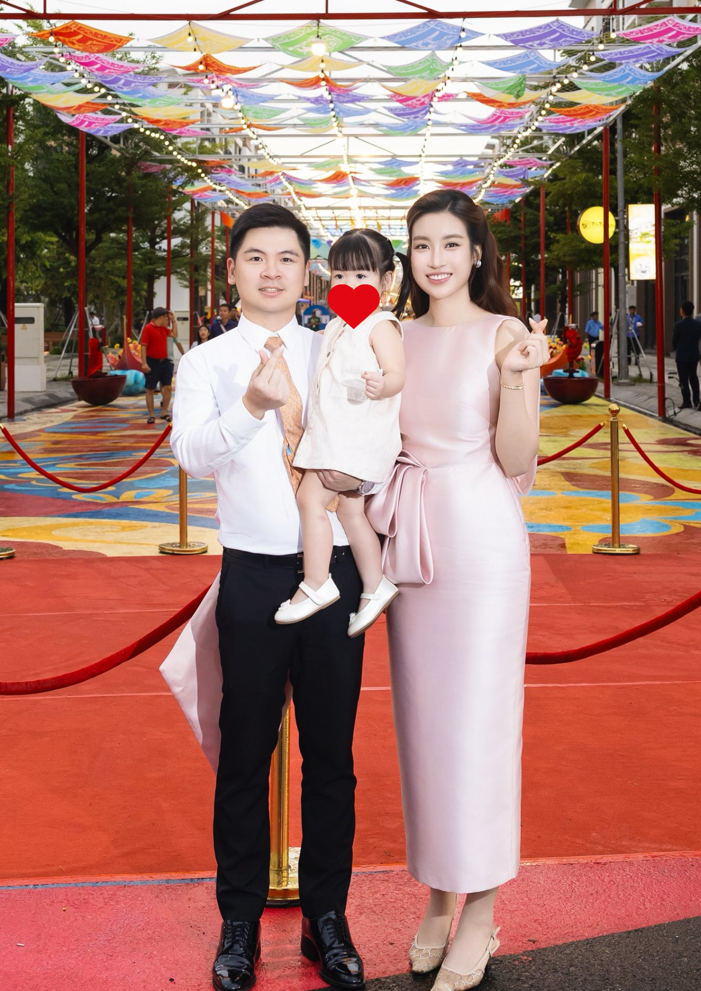 "Dâu hào môn" Đỗ Mỹ Linh lâu ngày mới tái xuất showbiz, khí chất ngút ngàn, Chủ tịch Hà Nội FC ủng hộ hết mình- Ảnh 7. "Dâu hào môn" Đỗ Mỹ Linh lâu ngày mới tái xuất showbiz, khí chất ngút ngàn, Chủ tịch Hà Nội FC ủng hộ hết mình- Ảnh 7.