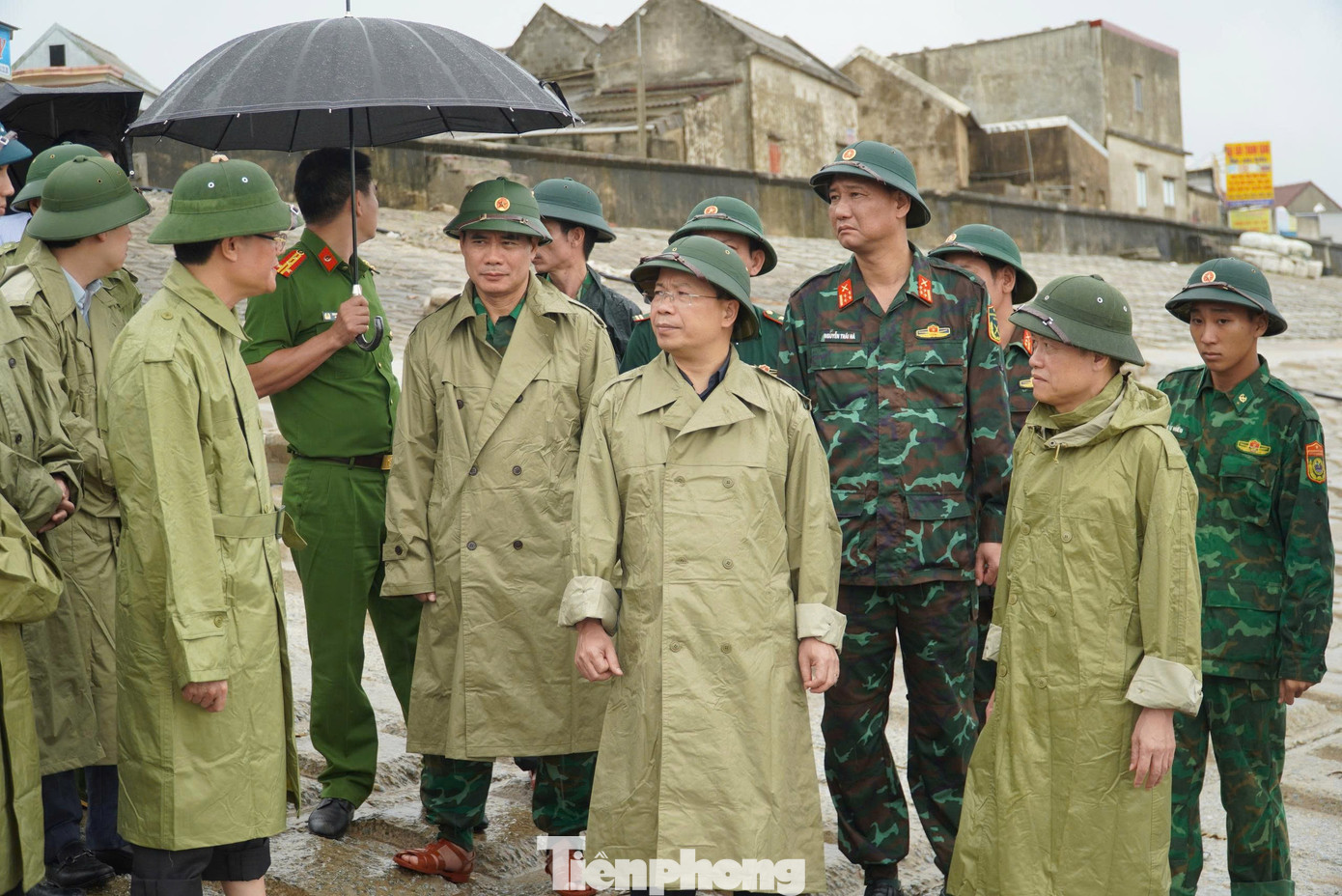 'Bão đến là phải đi, chỉ sợ trở về chẳng còn nhà cửa'- Ảnh 5. 'Bão đến là phải đi, chỉ sợ trở về chẳng còn nhà cửa'- Ảnh 5.
